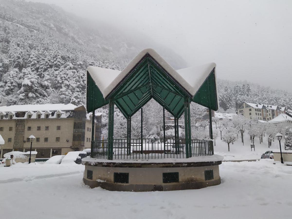 Apartamento De Montana "Nueva Canfranc" Екстериор снимка